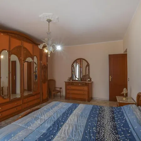 Beautiful Apartment In Cessaniti Appartement