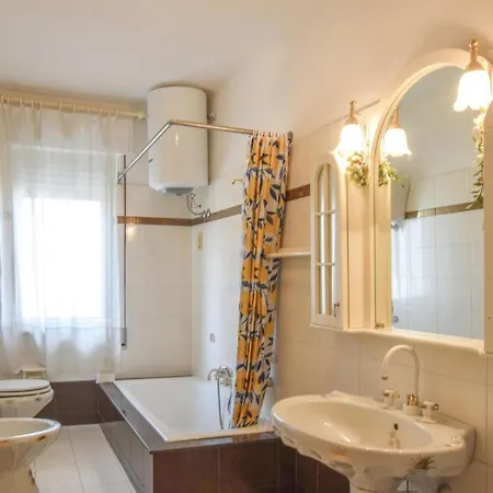 Beautiful Apartment In Cessaniti Appartement *